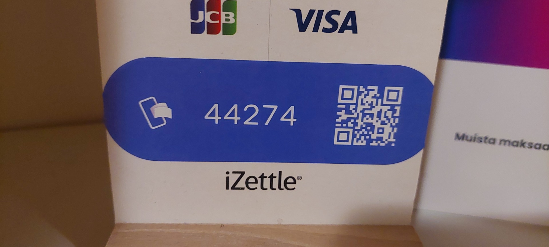 Lahjoittaa voit joka kerta tai isomassa erässä, kykyjesi ja harkintasi mukaan. Yrityksen nimi löytyy sekä numerolla että nimellä HoitoSalonki Sakraali Mobilepaystä.